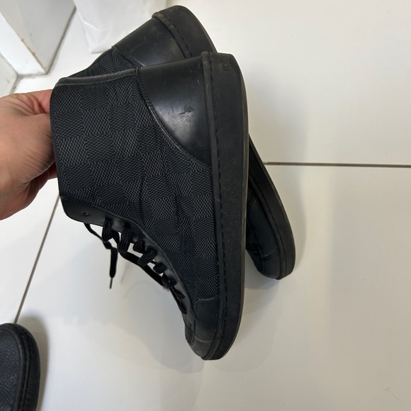 Louis Vuitton Men Sneakers - Picture 3 of 5